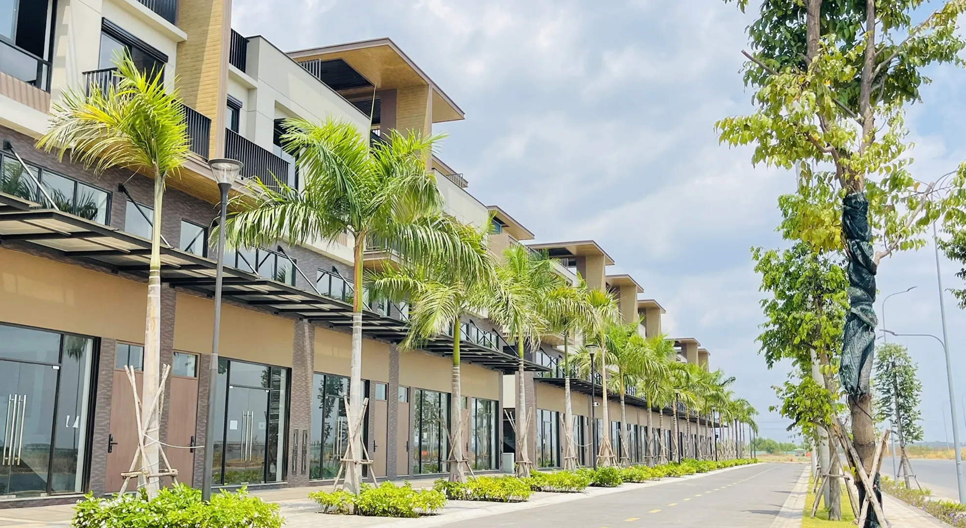 Nhà Phố Thương Mại Ngay Tại Khu Đô Thị Izumi Lợi Thế Trung Tâm Kết Nối. Mua bán shophouse, nhà phố thương mại tại Izumi City, Khu đô thị Izumi, Long Hưng, Đồng Nai được đăng bởi Tấn Đỗ.Hình 6