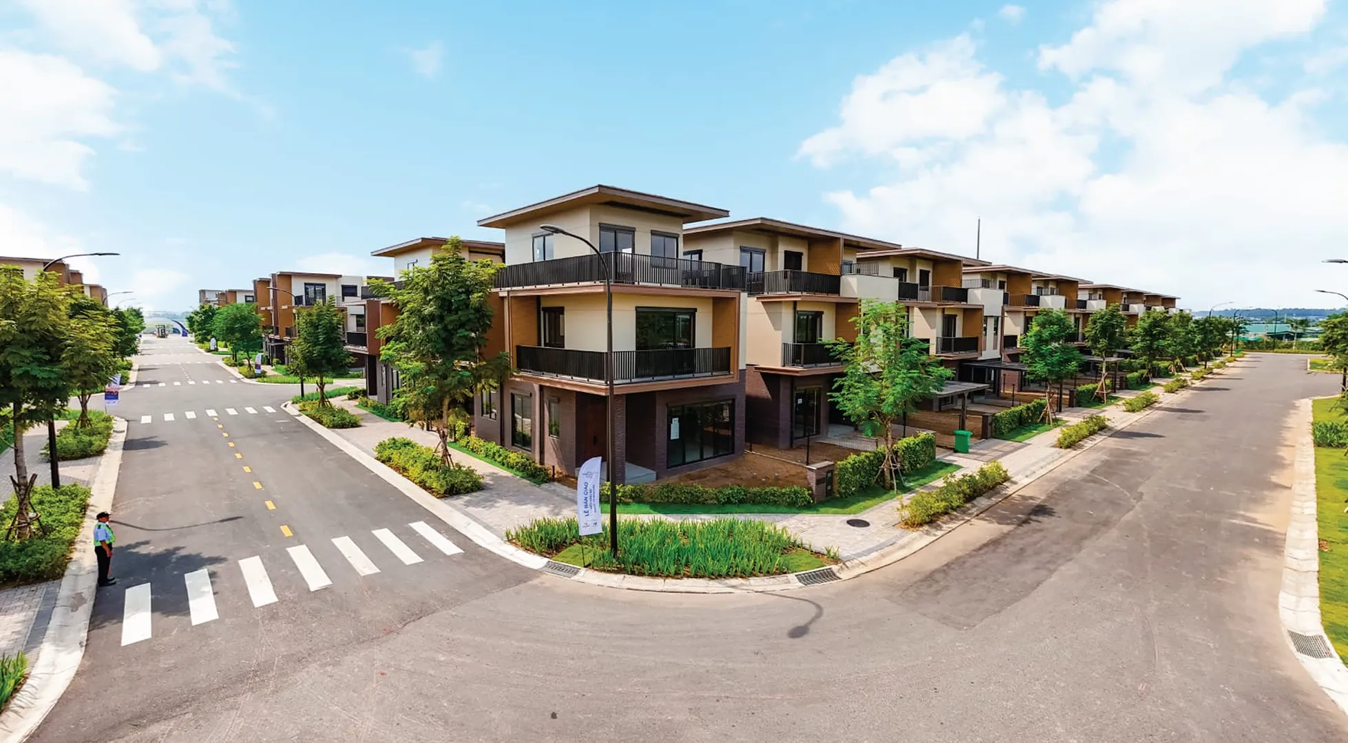 Nhà Phố Vườn Ngay Tại Izumi City Có Đầy Đủ Tiện Ích Nội Khu. Mua bán nhà phố tại Izumi City, Khu đô thị Izumi, Long Hưng, Đồng Nai được đăng bởi Tấn Đỗ.Hình 1