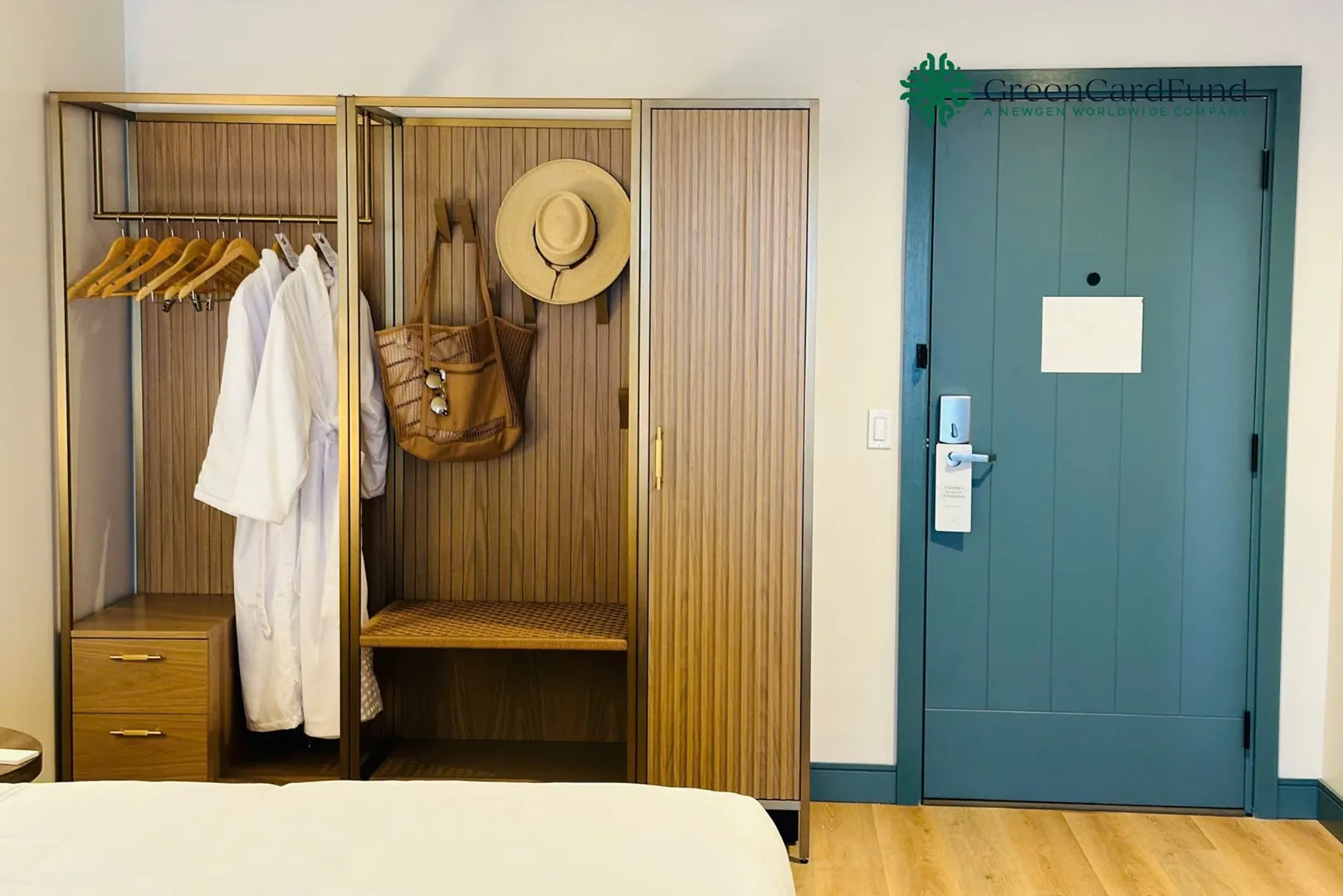 Dự án EB-5 Seahaus Hotel, Tribute by Marriott cơ hội đầu tư định cư bền vững. Mua bán căn hộ tại Boardwalk, Atlantic City, New Jersey được đăng bởi Green Card Fund Vietnam.Hình 2