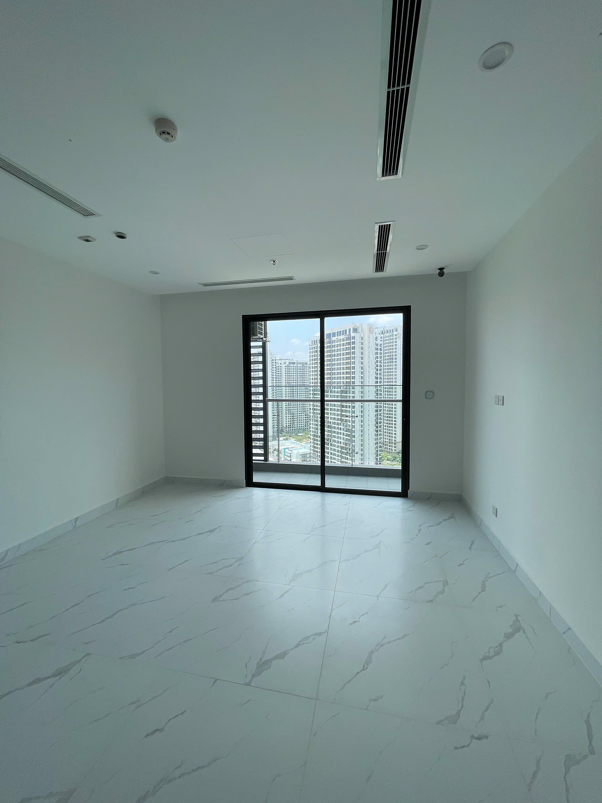 BÁN STUDIO VINHOMES - DT: 33,4m2 - VIEW TTTM VÀ SÂN GOLF - GIÁ TỐT NHẤT THỊ TRƯỜNG.. Mua bán căn hộ tại Đại Đô Thị Vinhomes Grand Park, NGUYỄN XIỂN, Long Bình, Hồ Chí Minh được đăng bởi Tấn Sang.Hình 9