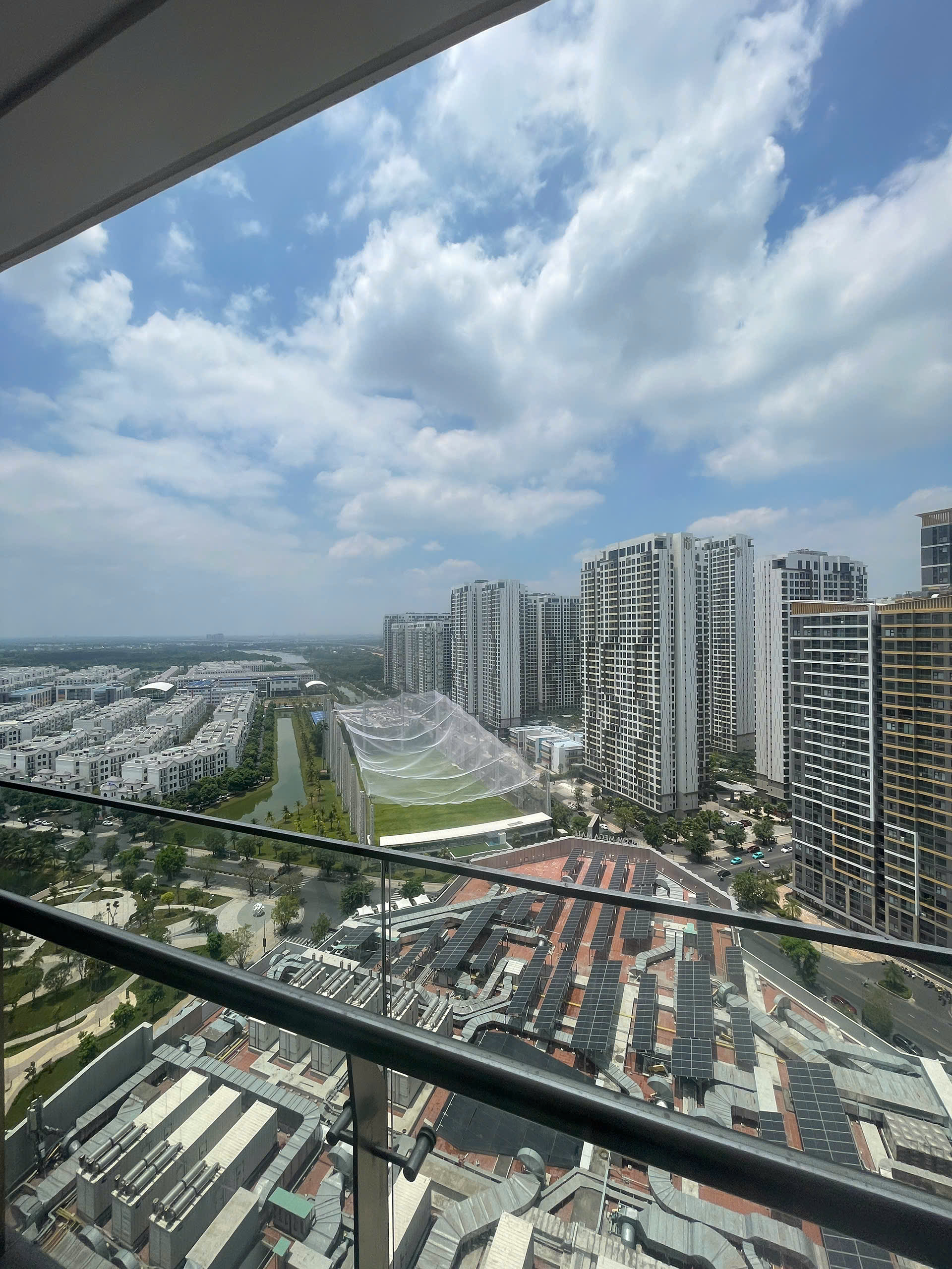 BÁN STUDIO VINHOMES - DT: 33,4m2 - VIEW TTTM VÀ SÂN GOLF - GIÁ TỐT NHẤT THỊ TRƯỜNG.. Mua bán căn hộ tại Đại Đô Thị Vinhomes Grand Park, NGUYỄN XIỂN, Long Bình, Hồ Chí Minh được đăng bởi Tấn Sang.Hình 4