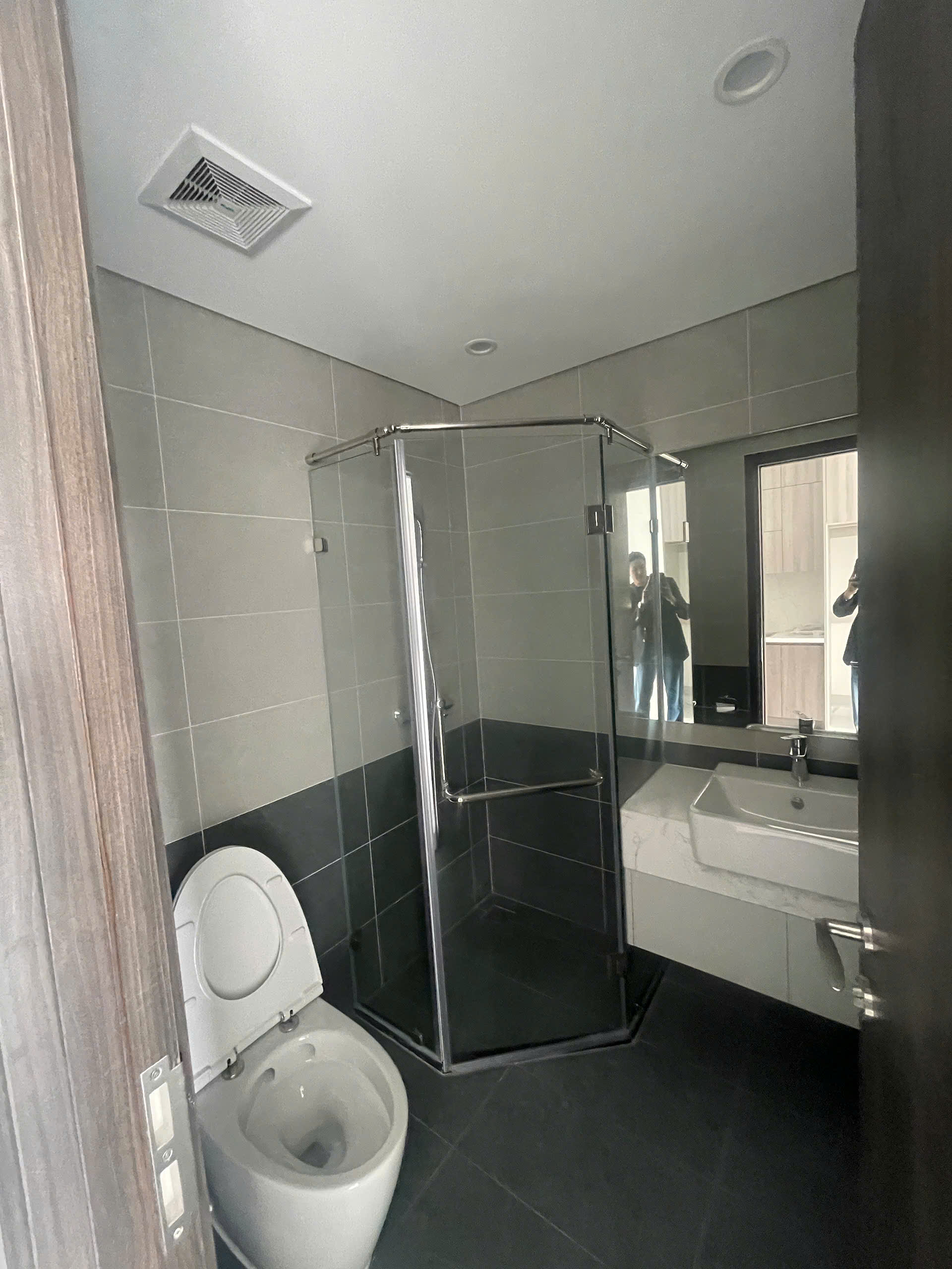 BÁN STUDIO VINHOMES - DT: 33,4m2 - VIEW TTTM VÀ SÂN GOLF - GIÁ TỐT NHẤT THỊ TRƯỜNG.. Mua bán căn hộ tại Đại Đô Thị Vinhomes Grand Park, NGUYỄN XIỂN, Long Bình, Hồ Chí Minh được đăng bởi Tấn Sang.Hình 10