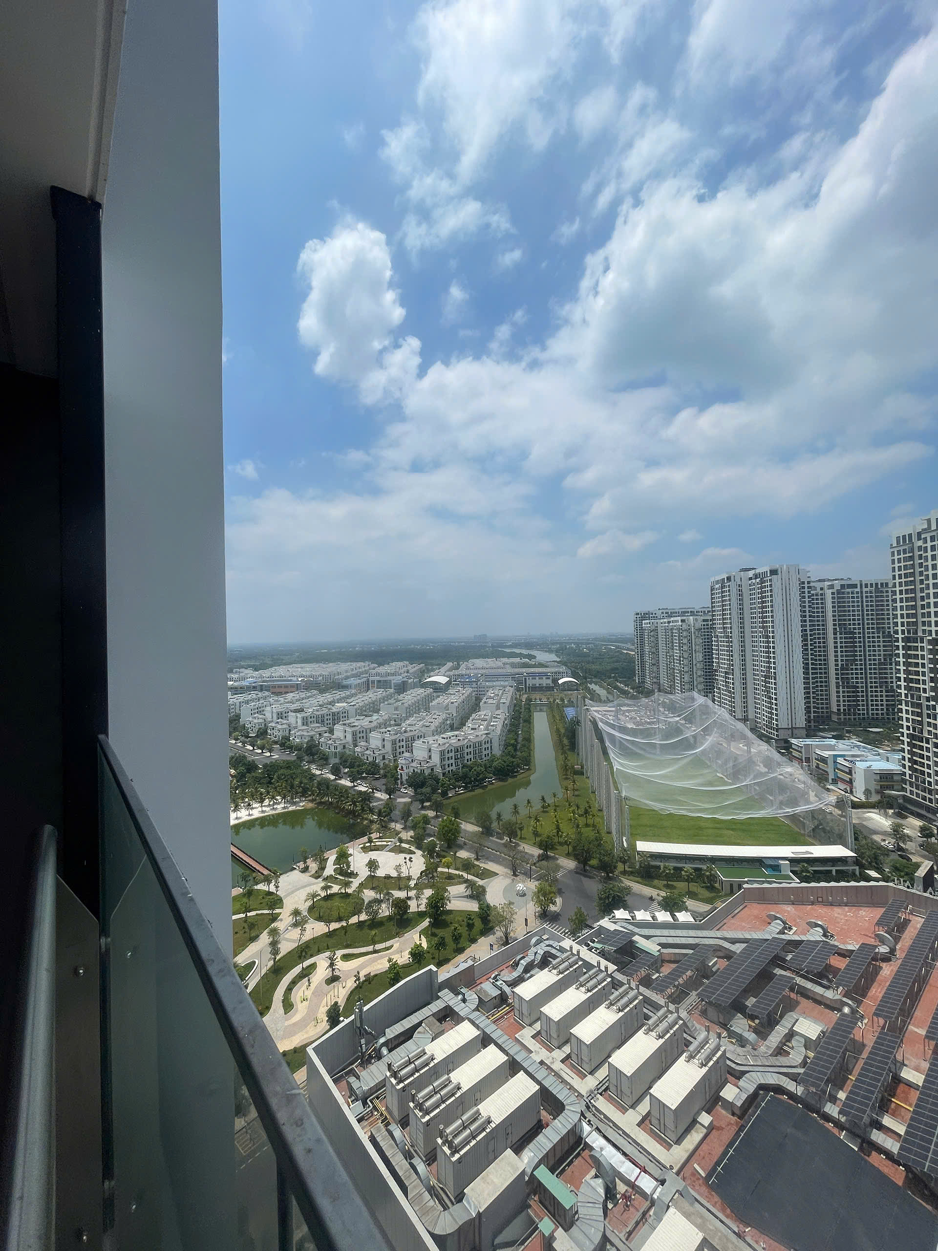 BÁN STUDIO VINHOMES - DT: 33,4m2 - VIEW TTTM VÀ SÂN GOLF - GIÁ TỐT NHẤT THỊ TRƯỜNG.. Mua bán căn hộ tại Đại Đô Thị Vinhomes Grand Park, NGUYỄN XIỂN, Long Bình, Hồ Chí Minh được đăng bởi Tấn Sang.Hình 3