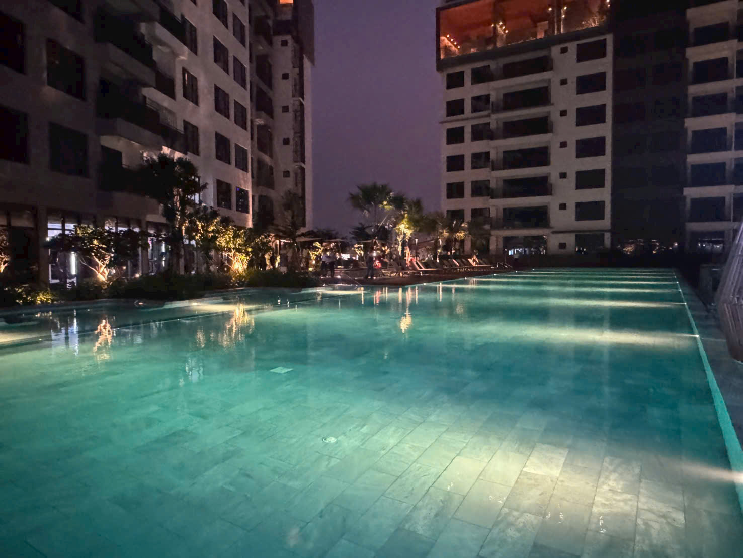 Căn hộ 3PN 02 dự án Infiniti Quận 7 view ban công nhìn thấy hồ bơi, sông Sài Gòn. Mua bán căn hộ tại The Infiniti, số 584 Huỳnh Tấn Phát, Tân Phú, Hồ Chí Minh được đăng bởi VPI Official.Hình 10