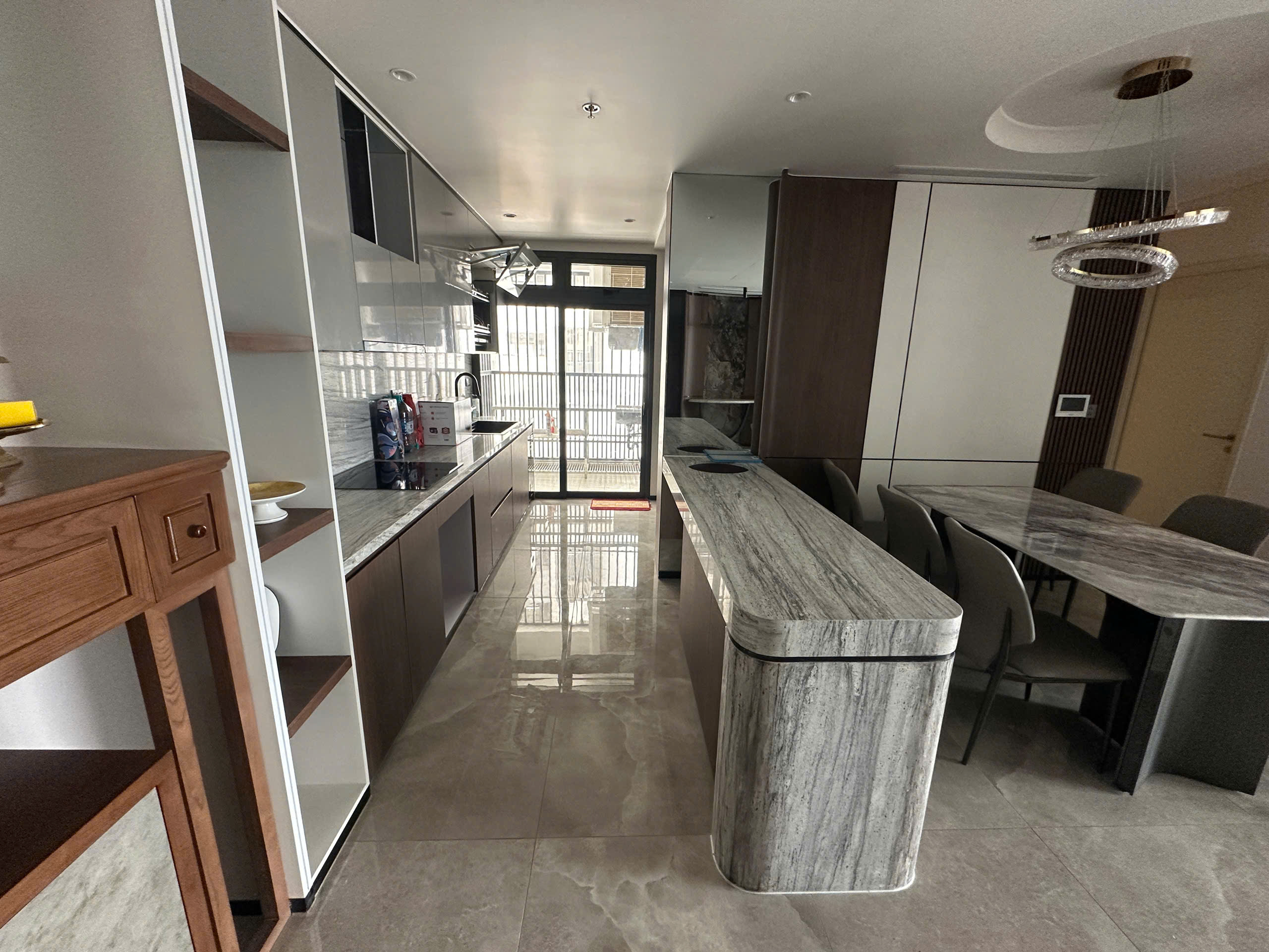 Căn hộ 3PN 02 dự án Infiniti Quận 7 view ban công nhìn thấy hồ bơi, sông Sài Gòn. Mua bán căn hộ tại The Infiniti, số 584 Huỳnh Tấn Phát, Tân Phú, Hồ Chí Minh được đăng bởi VPI Official.Hình 1