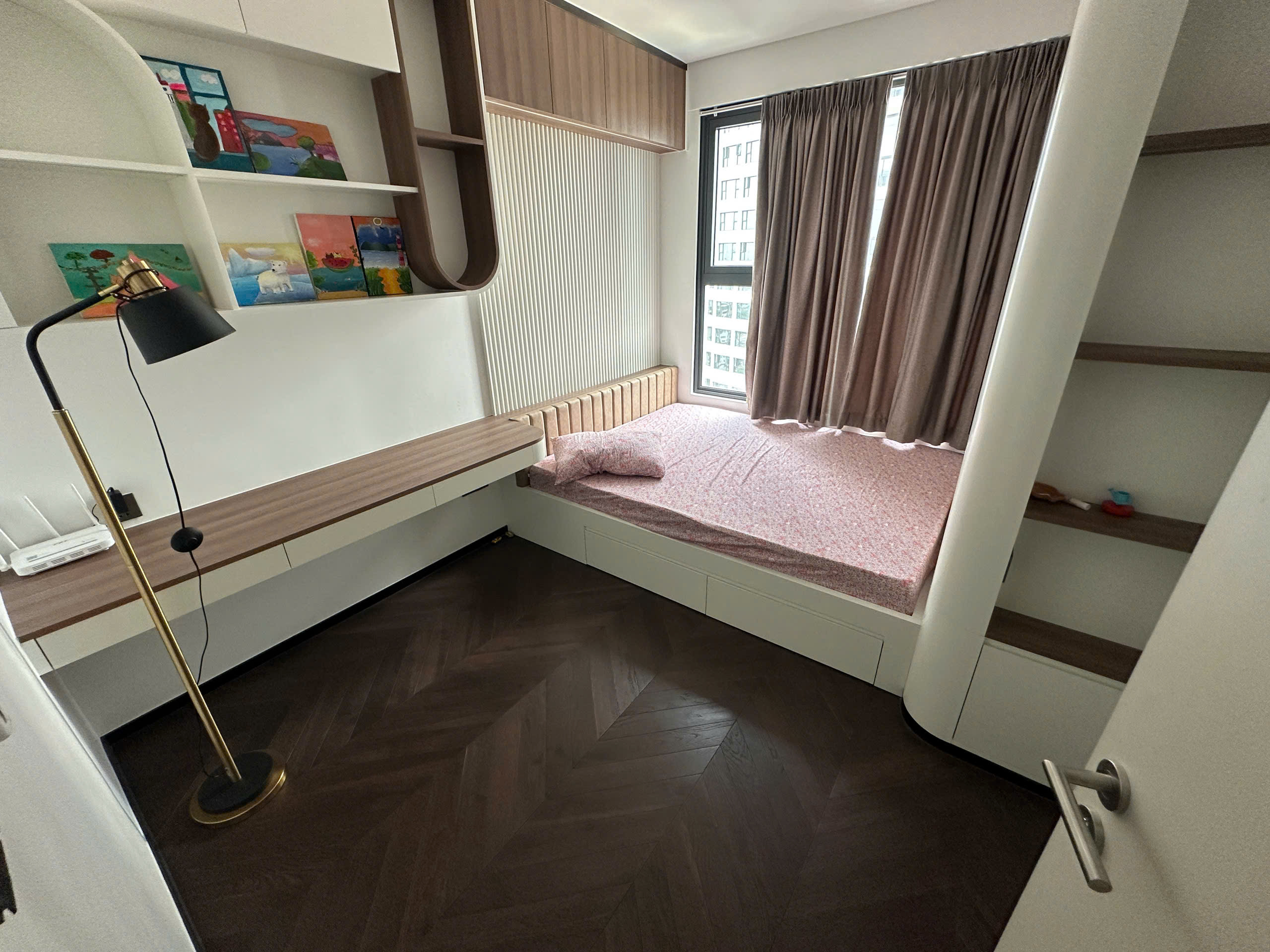Căn hộ 3PN 02 dự án Infiniti Quận 7 view ban công nhìn thấy hồ bơi, sông Sài Gòn. Mua bán căn hộ tại The Infiniti, số 584 Huỳnh Tấn Phát, Tân Phú, Hồ Chí Minh được đăng bởi VPI Official.Hình 3
