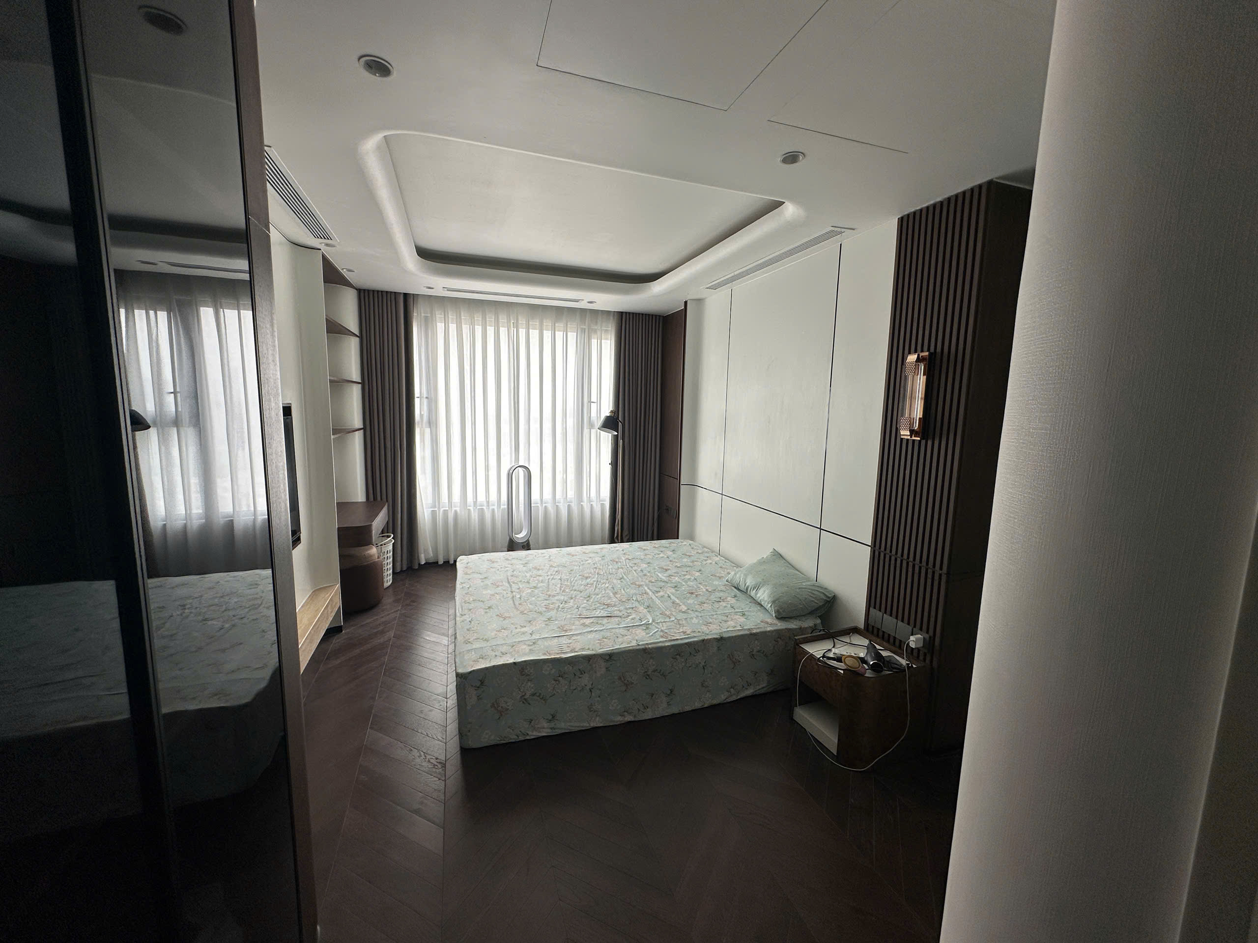 Căn hộ 3PN 02 dự án Infiniti Quận 7 view ban công nhìn thấy hồ bơi, sông Sài Gòn. Mua bán căn hộ tại The Infiniti, số 584 Huỳnh Tấn Phát, Tân Phú, Hồ Chí Minh được đăng bởi VPI Official.Hình 6